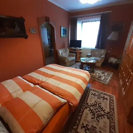 Szoke Nyaralo Tatil Evi